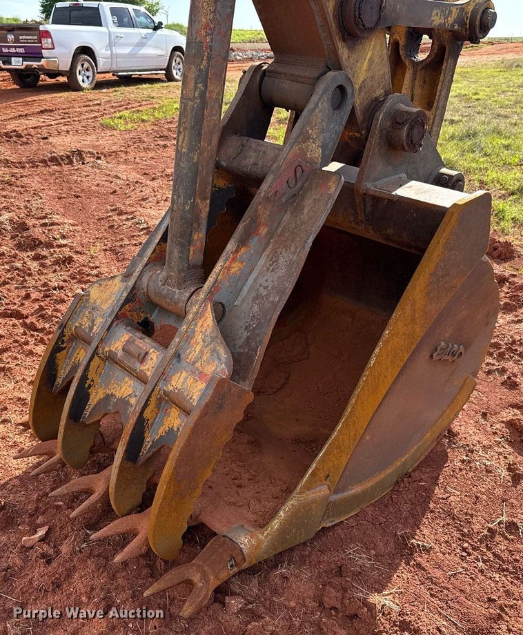 image for item EJ4501 2013 Komatsu PC210LC-10 excavator