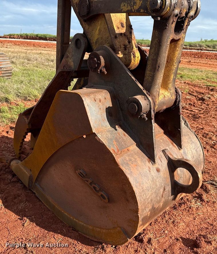 image for item EJ4501 2013 Komatsu PC210LC-10 excavator