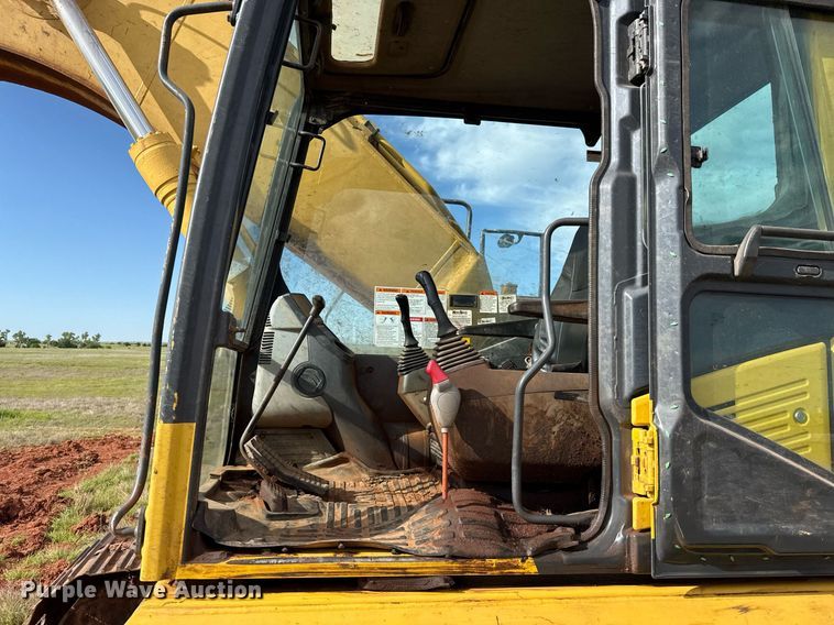 image for item EJ4501 2013 Komatsu PC210LC-10 excavator