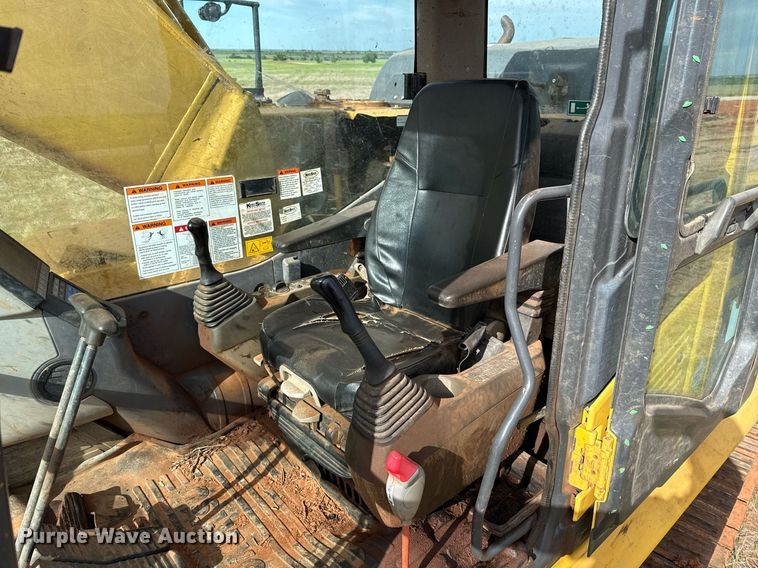 image for item EJ4501 2013 Komatsu PC210LC-10 excavator