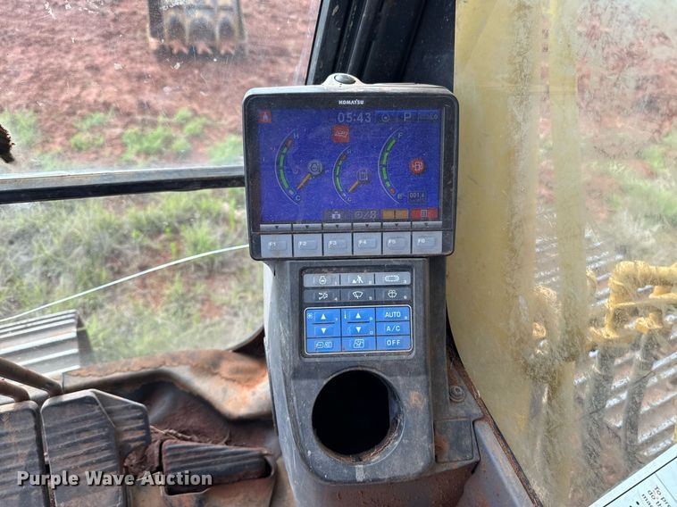 image for item EJ4501 2013 Komatsu PC210LC-10 excavator