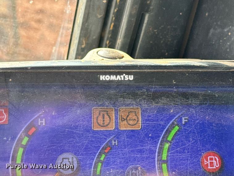 image for item EJ4501 2013 Komatsu PC210LC-10 excavator