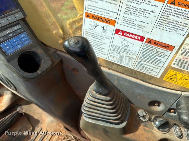 image for item EJ4501 2013 Komatsu PC210LC-10 excavator