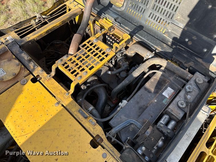 image for item EJ4501 2013 Komatsu PC210LC-10 excavator