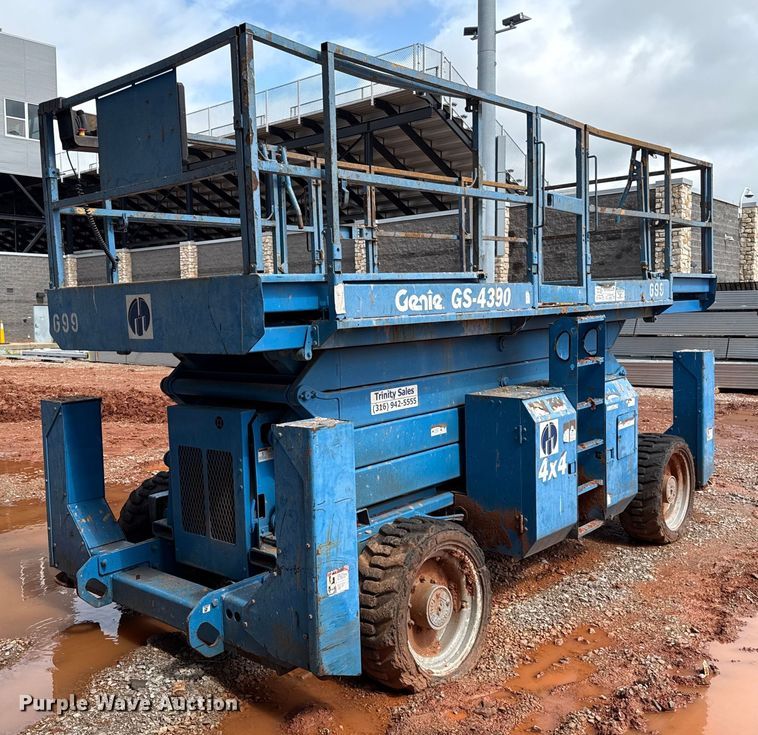 image for item EJ4626 2006 Genie GS-4390 scissor lift