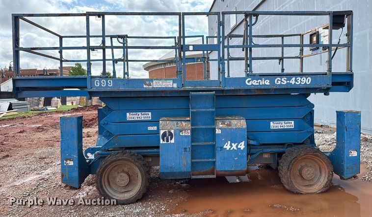 image for item EJ4626 2006 Genie GS-4390 scissor lift