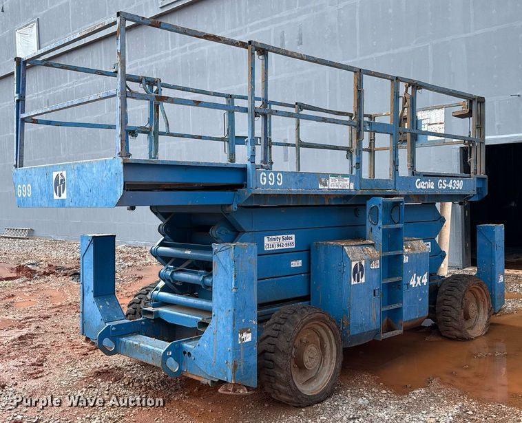 image for item EJ4626 2006 Genie GS-4390 scissor lift