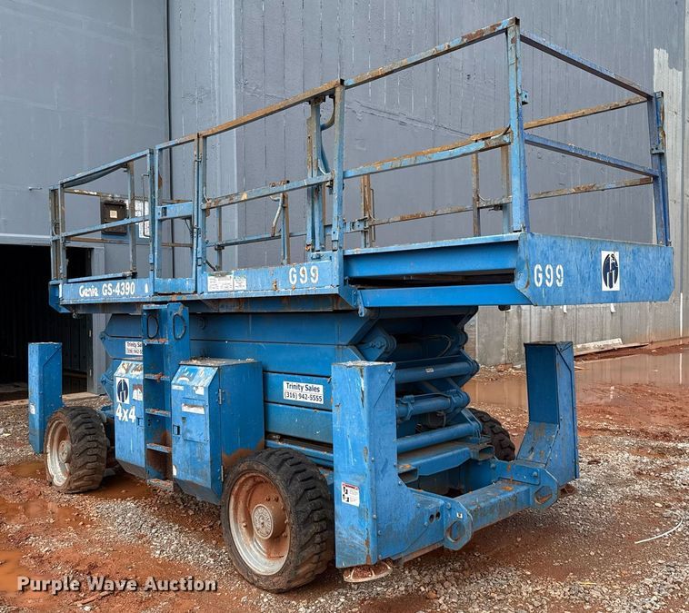 image for item EJ4626 2006 Genie GS-4390 scissor lift