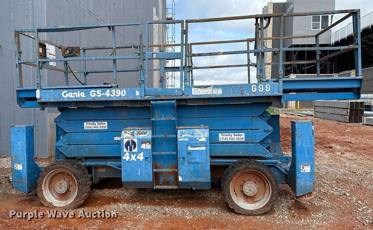 image for item EJ4626 2006 Genie GS-4390 scissor lift