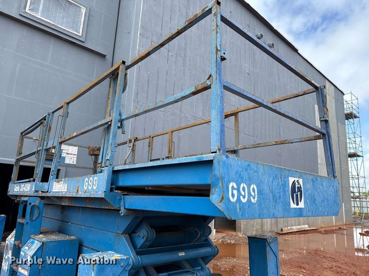 image for item EJ4626 2006 Genie GS-4390 scissor lift