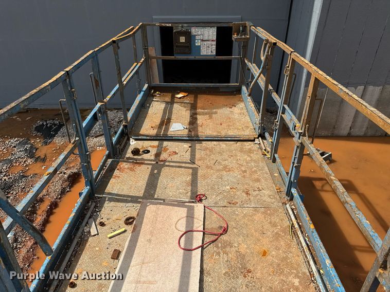 image for item EJ4626 2006 Genie GS-4390 scissor lift