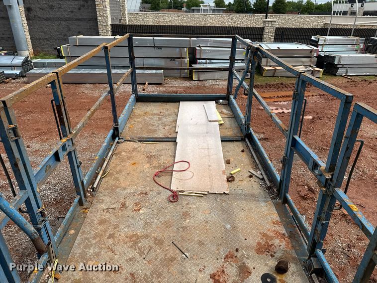 image for item EJ4626 2006 Genie GS-4390 scissor lift