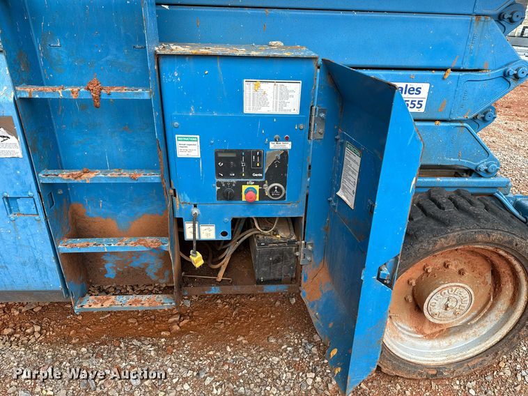 image for item EJ4626 2006 Genie GS-4390 scissor lift