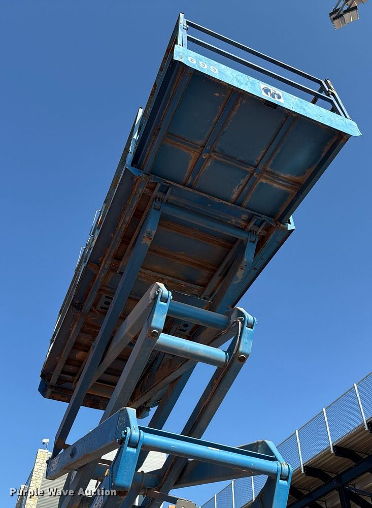 image for item EJ4626 2006 Genie GS-4390 scissor lift
