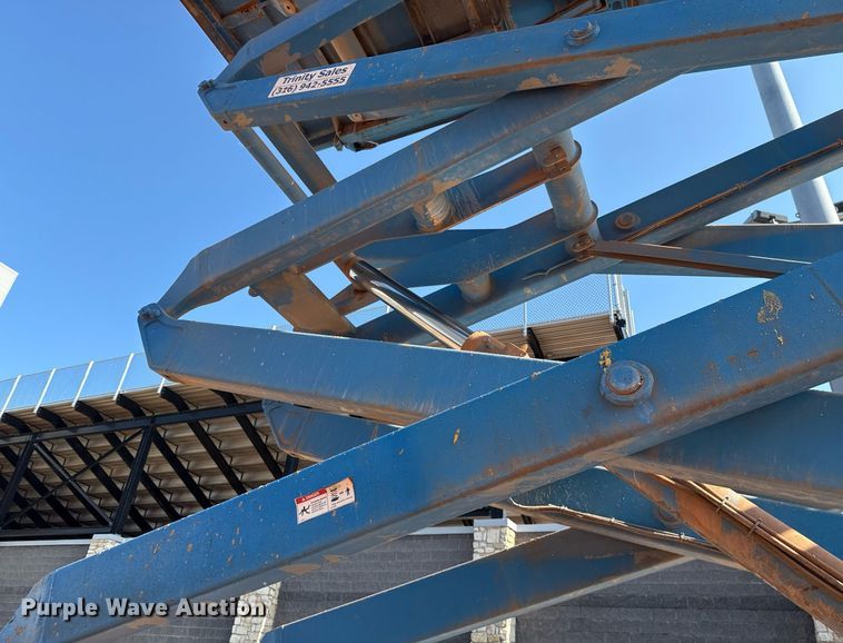 image for item EJ4626 2006 Genie GS-4390 scissor lift