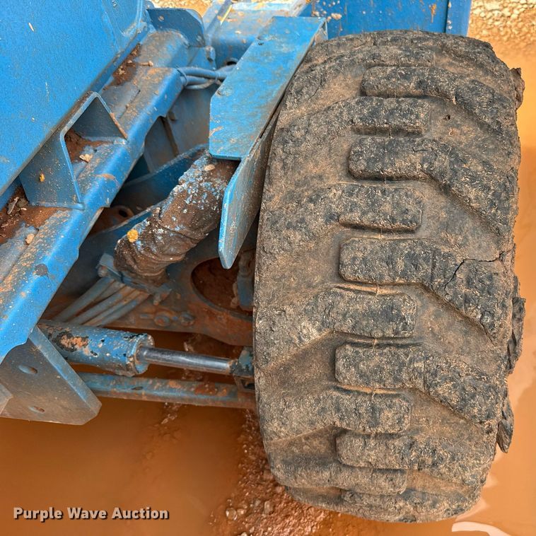 image for item EJ4626 2006 Genie GS-4390 scissor lift