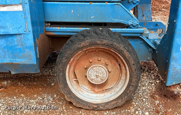 image for item EJ4626 2006 Genie GS-4390 scissor lift