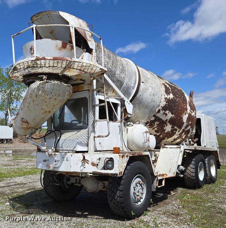 image for item EJ7492 1992 Advance CL9FAP6811 ready mix truck