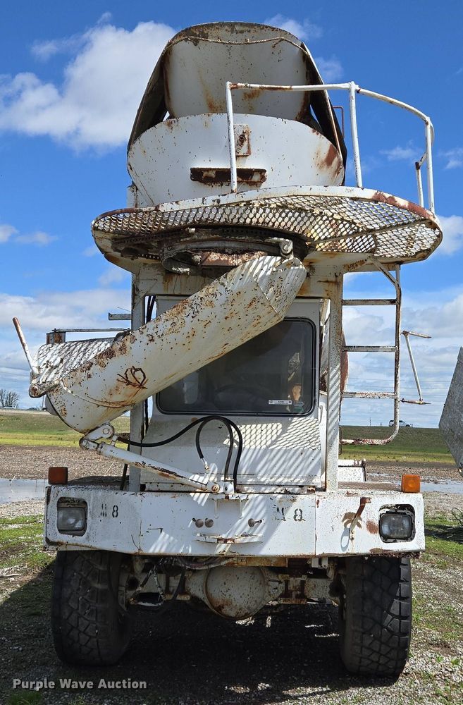 image for item EJ7492 1992 Advance CL9FAP6811 ready mix truck