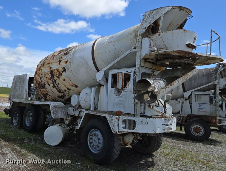 image for item EJ7492 1992 Advance CL9FAP6811 ready mix truck