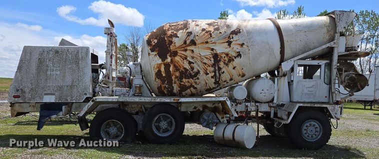 image for item EJ7492 1992 Advance CL9FAP6811 ready mix truck