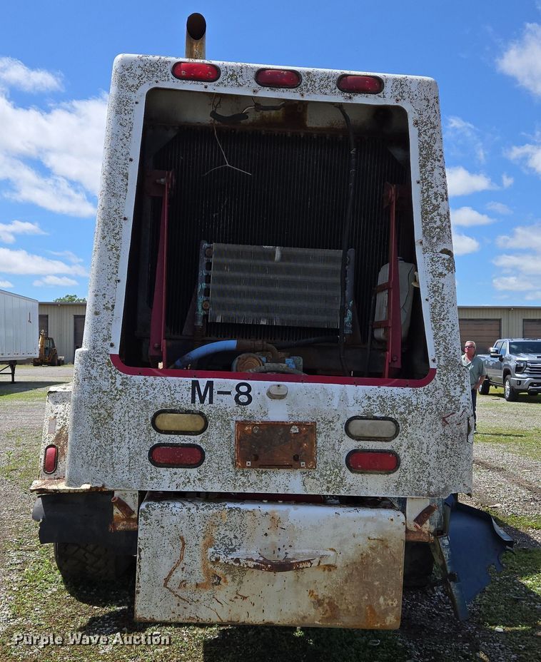 image for item EJ7492 1992 Advance CL9FAP6811 ready mix truck