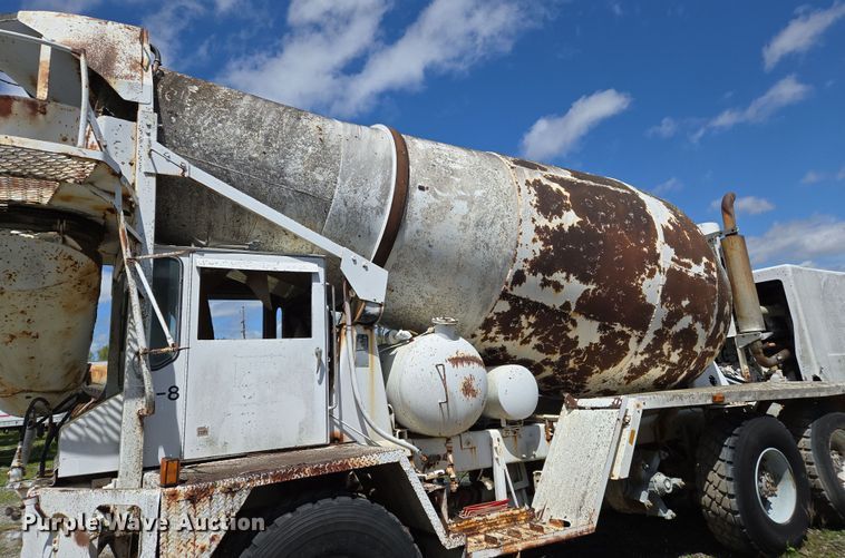 image for item EJ7492 1992 Advance CL9FAP6811 ready mix truck