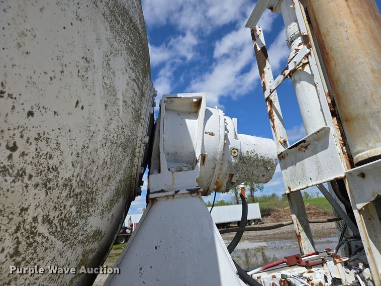 image for item EJ7492 1992 Advance CL9FAP6811 ready mix truck