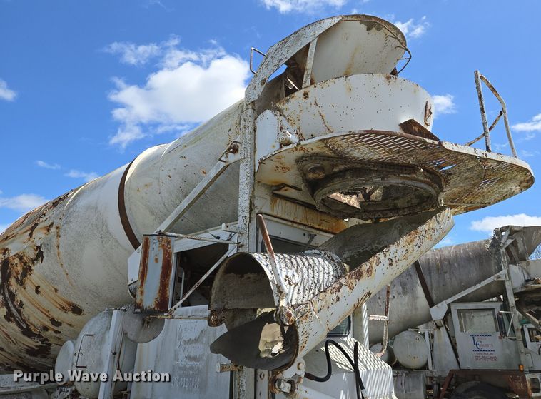 image for item EJ7492 1992 Advance CL9FAP6811 ready mix truck