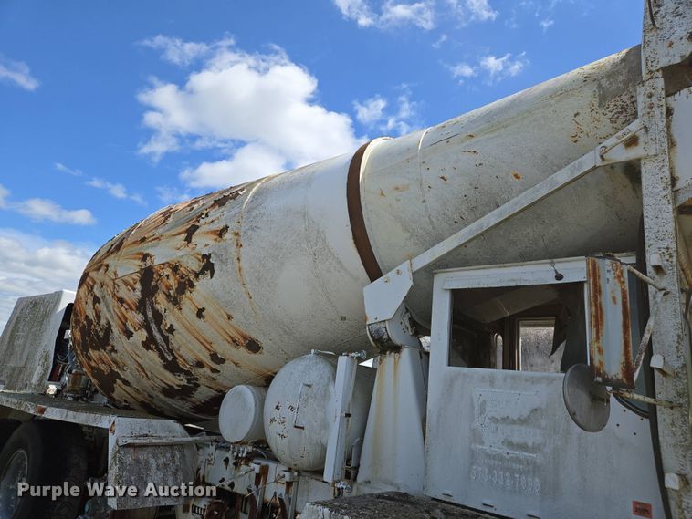 image for item EJ7492 1992 Advance CL9FAP6811 ready mix truck