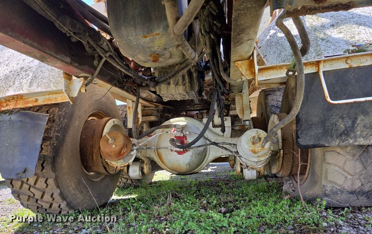 image for item EJ7492 1992 Advance CL9FAP6811 ready mix truck