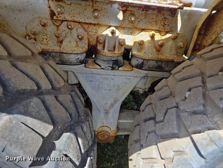 image for item EJ7492 1992 Advance CL9FAP6811 ready mix truck