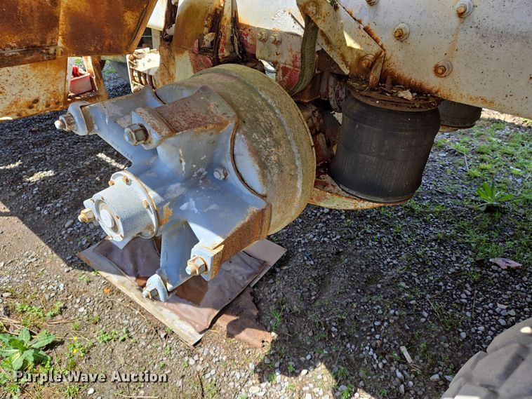 image for item EJ7492 1992 Advance CL9FAP6811 ready mix truck