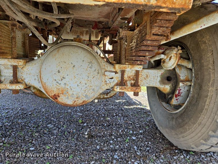 image for item EJ7492 1992 Advance CL9FAP6811 ready mix truck