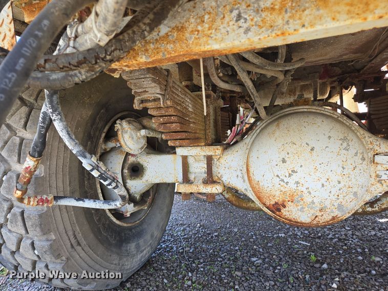 image for item EJ7492 1992 Advance CL9FAP6811 ready mix truck