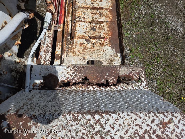 image for item EJ7492 1992 Advance CL9FAP6811 ready mix truck