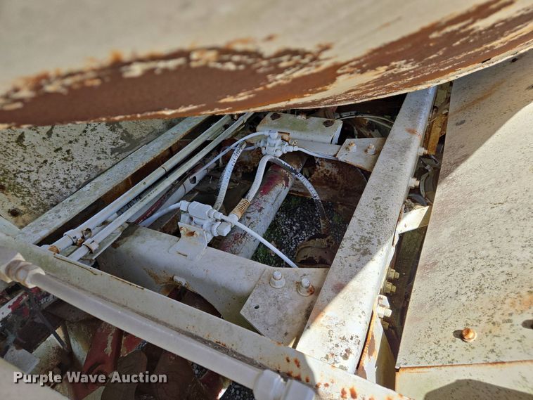 image for item EJ7492 1992 Advance CL9FAP6811 ready mix truck