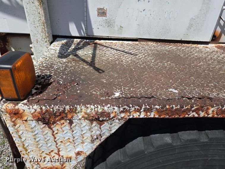 image for item EJ7492 1992 Advance CL9FAP6811 ready mix truck