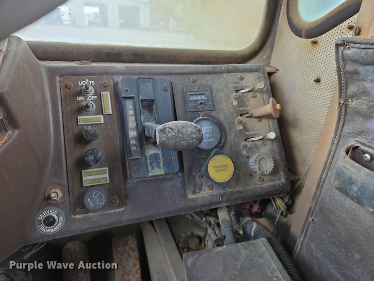 image for item EJ7492 1992 Advance CL9FAP6811 ready mix truck