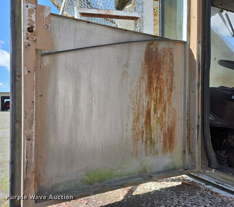 image for item EJ7492 1992 Advance CL9FAP6811 ready mix truck