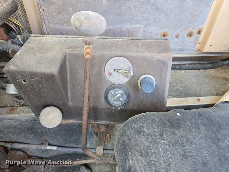 image for item EJ7492 1992 Advance CL9FAP6811 ready mix truck