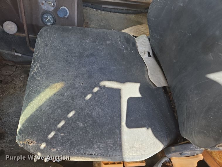 image for item EJ7492 1992 Advance CL9FAP6811 ready mix truck