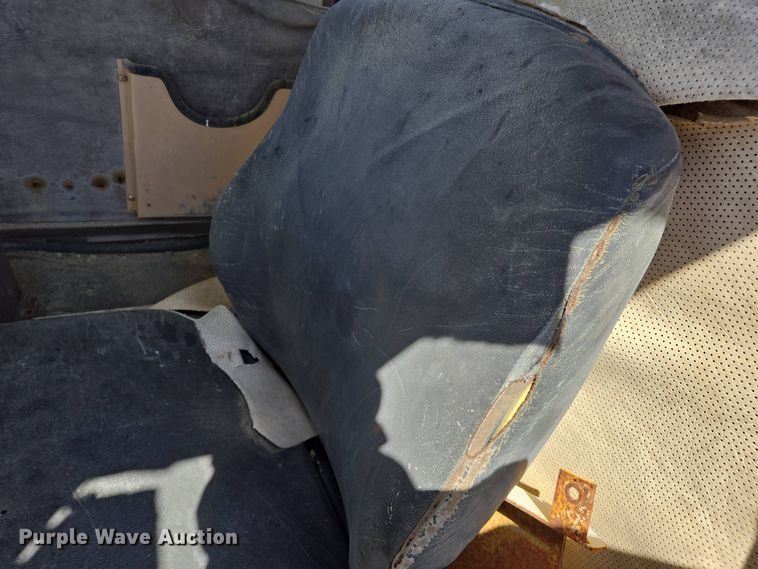 image for item EJ7492 1992 Advance CL9FAP6811 ready mix truck