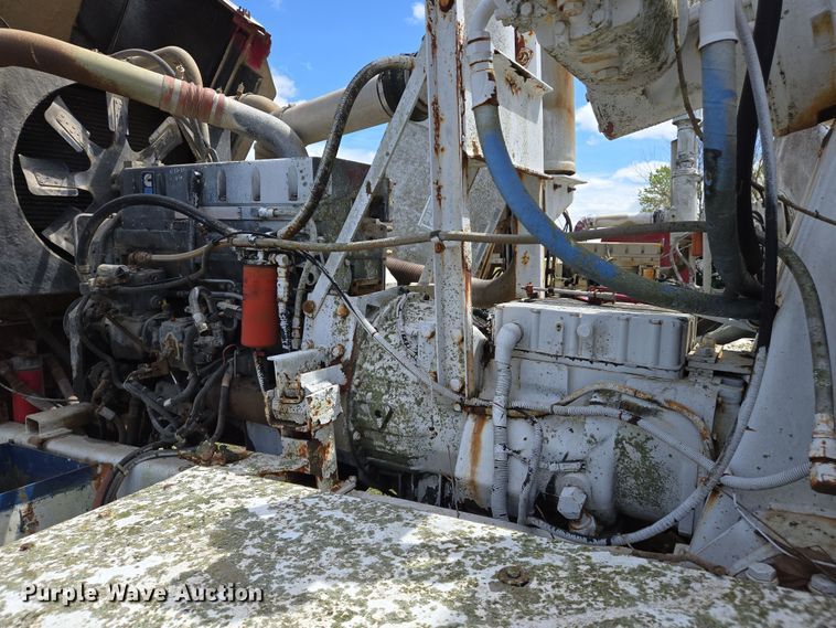 image for item EJ7492 1992 Advance CL9FAP6811 ready mix truck