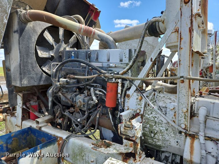 image for item EJ7492 1992 Advance CL9FAP6811 ready mix truck