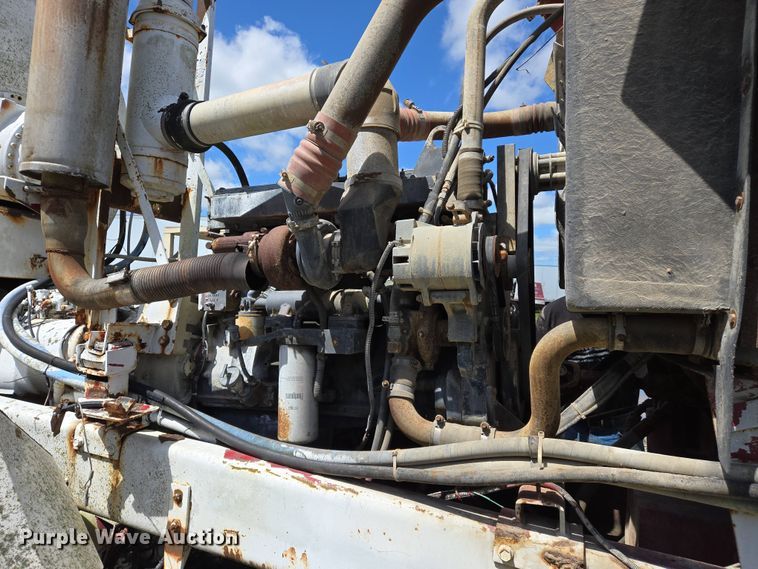 image for item EJ7492 1992 Advance CL9FAP6811 ready mix truck