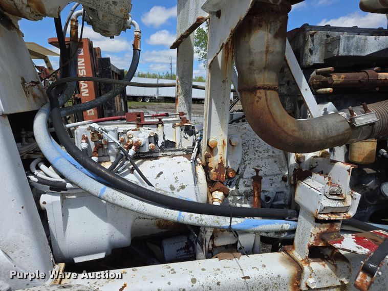 image for item EJ7492 1992 Advance CL9FAP6811 ready mix truck