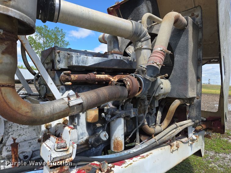 image for item EJ7492 1992 Advance CL9FAP6811 ready mix truck