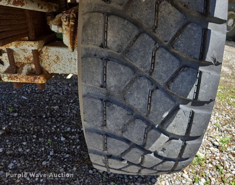 image for item EJ7492 1992 Advance CL9FAP6811 ready mix truck