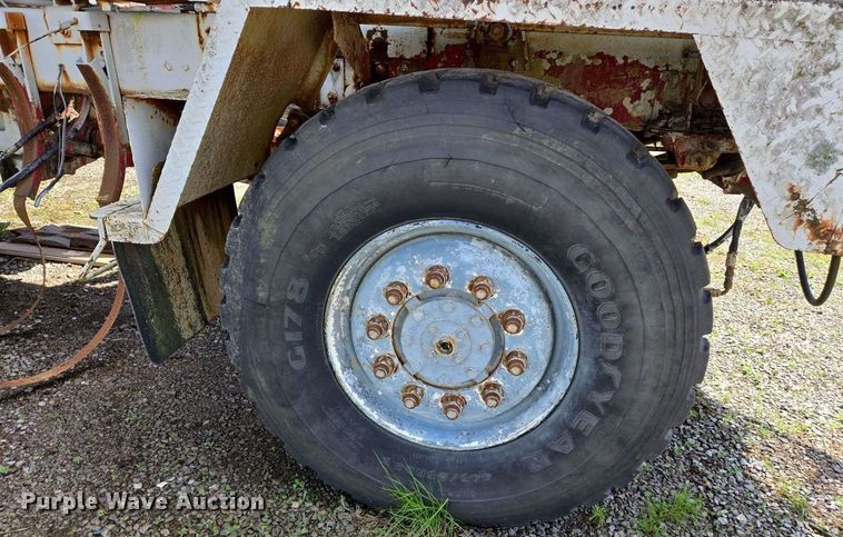 image for item EJ7492 1992 Advance CL9FAP6811 ready mix truck